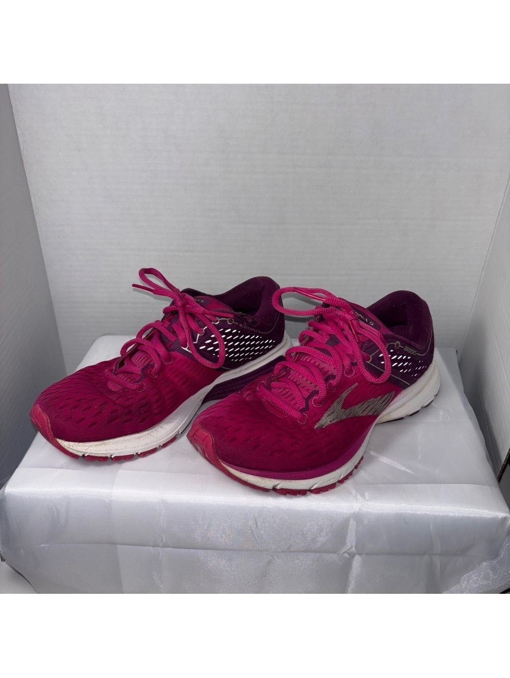 Brooks Ravenna 9 Women's Running Shoes Size 9.5